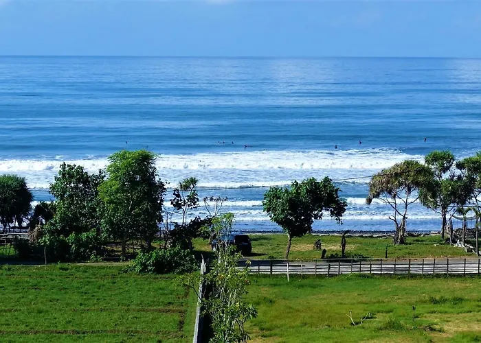 Hightide Surfhouse Hostal